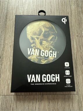 Smoking Skull by Van Gogh Wireless Charger